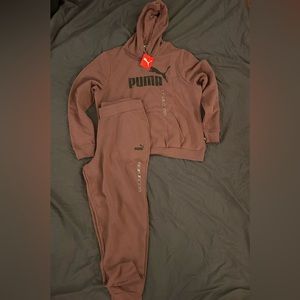 PUMA SWEATSUIT